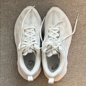 ASICS novablast 5 - women’s - white - size 7.5 - used